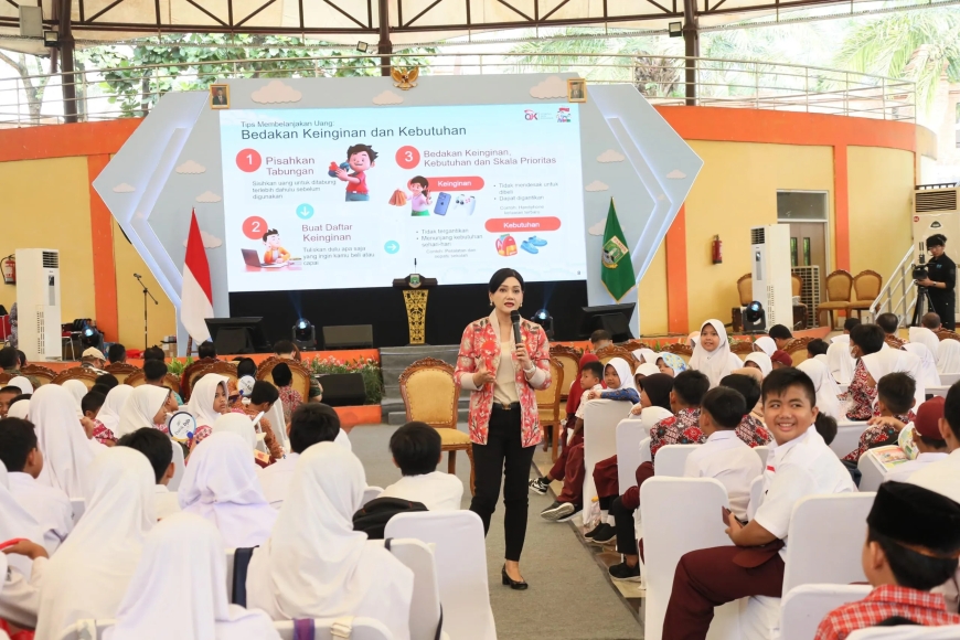 OJK Edukasi Ratusan Murid SD di Banten tentang Literasi Keuangan